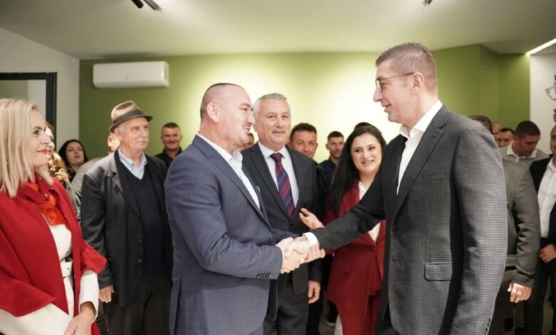 Çka i porositi dje Mickoski  maqedonasit që jetojnë në Shqipëri 