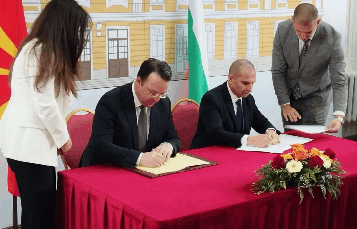 Nikoloski dhe Karaxhov nënshkruan Marrëveshjen për Tunelin Hekurudhor në Korridorin 8