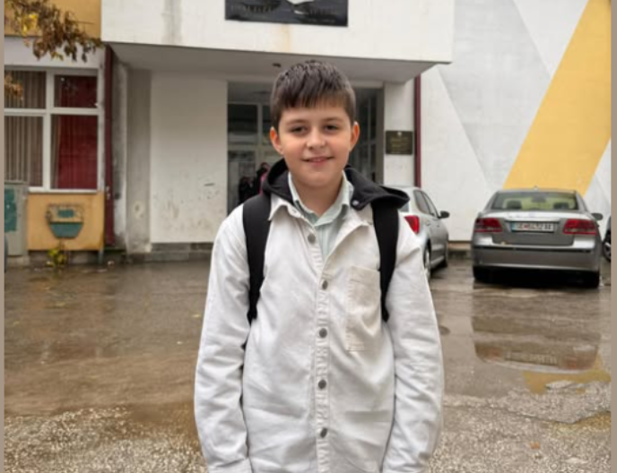 Nxënësi model nga Dizhoni – donon 5 mijë euro për shkollën “Imri Elezi”, para që i grumbulloi nga YT