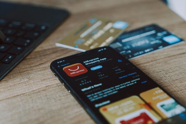 Ministria e Financave: Qytetarët nuk do të duhet të paguajnë TVSH-në për dërgesat nga Temu, Aliexpress….