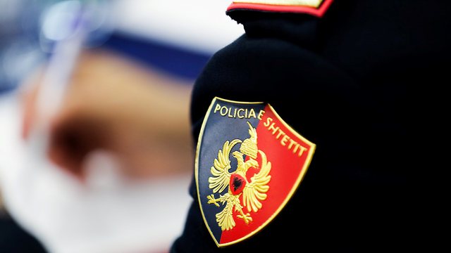 Përplasi për vdekje me makinë 2-vjeçaren në Rrogozhinë, arrestohet drejtuesi i automjetit