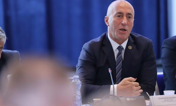 Haradinaj i drejtohet mërgimtarëve: Mos e lejoni asnjë propagandë që e dëmton familjen