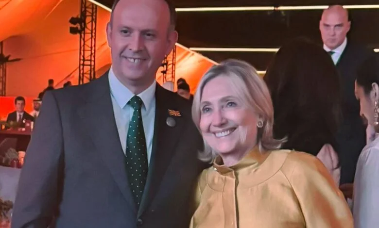 Gashi takohet me Hillary Clintonin! “Marrëdhëniet miqësore me SHBA-në mbeten shtyllë kyçe për sigurinë dhe zhvillimin e vendit”