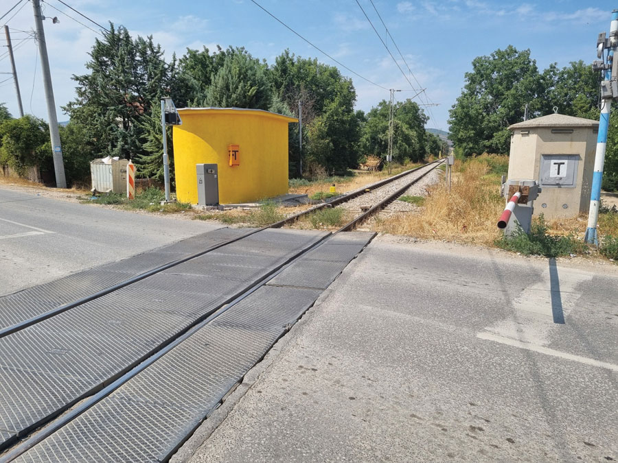 Kaosi hekurudhor që rrezikon Llopatin