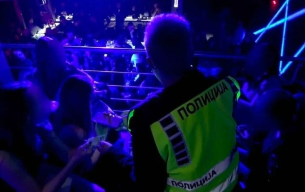 Kontrolle policore në Kumanovë: 14 të mitur kapen pas mesnate në lokale, njëri nën ndikimin e alkoolit