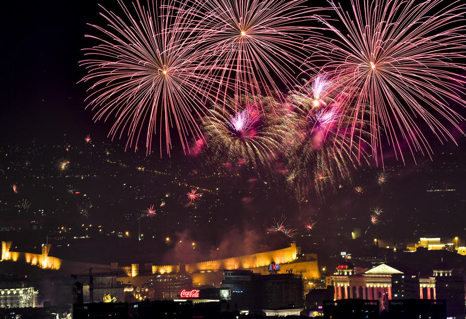 Edhe sivjet nuk do të ketë fishekzjarrë për Vitin e Ri në sheshin e Shkupit