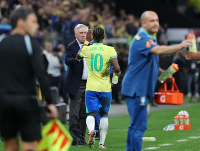 Ancelotti paralajmëron: Nëse Vinicius nuk është 100%, do të thërras një tjetër lojtar