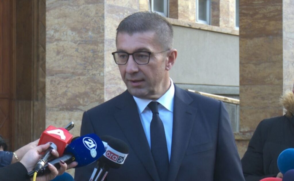 Pas “Safe City”, Mickoski paralajmëron “Safe Country”: Nuk do të vendoset asnjë tendë me emigrantë ilegalë