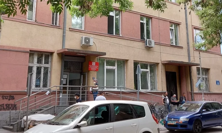 Keqpërdorime të rënda në 18 institucione shëndetësore – Drejtorë rrisin pagat pa bazë dhe parregullsi në kujdestari