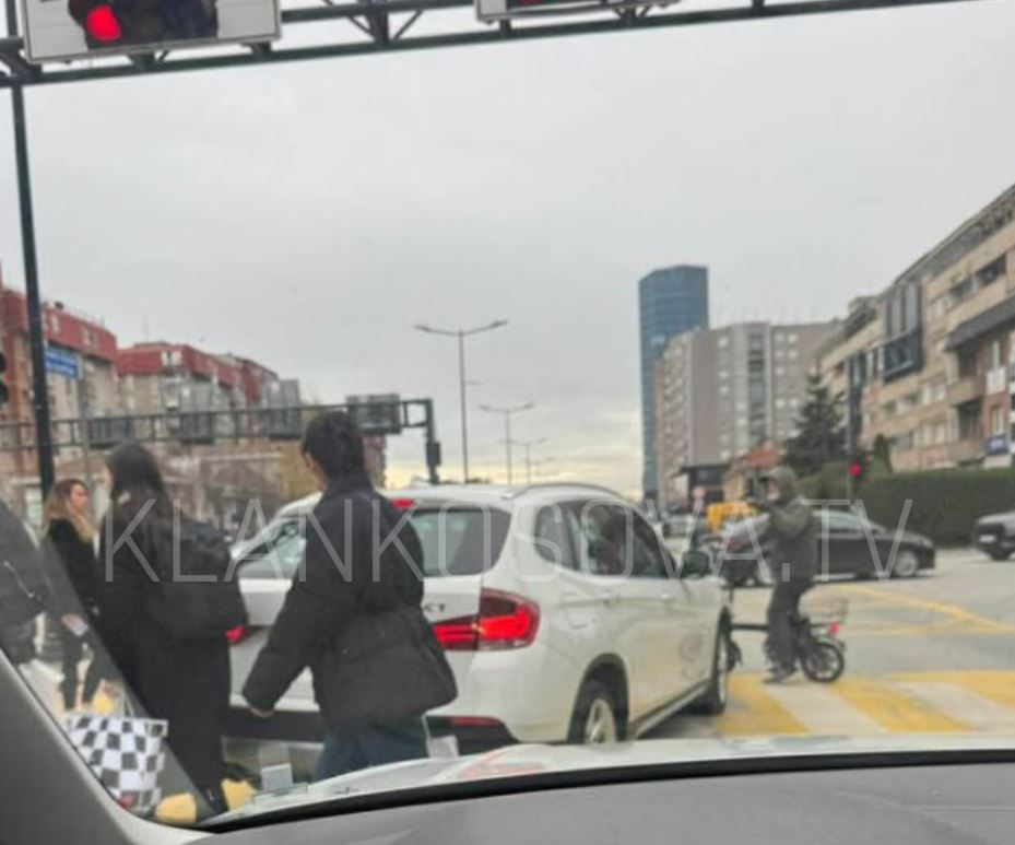 Manovra e rrezikshme në semaforët e Prishtinës alarmon qytetarët  Shqetësuese 