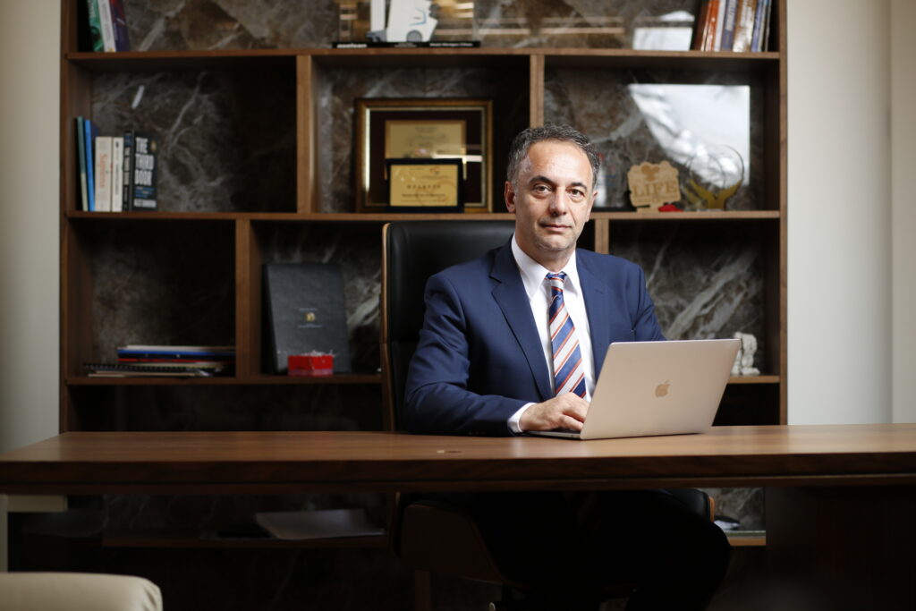 Azir Aliu: Arkitektura e besimit në shëndetësi