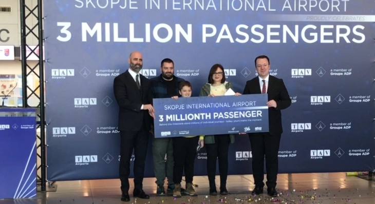 (VIDEO) Aeroporti Ndërkombëtar i Shkupit ka përcjellë udhëtarin e tij të 3 miliontë