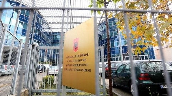 EMRAT/ GJKKO nis gjykimin kundër 33 të pandehurve për kalim të paligjshëm të kufijve dhe falsifikim dokumentesh