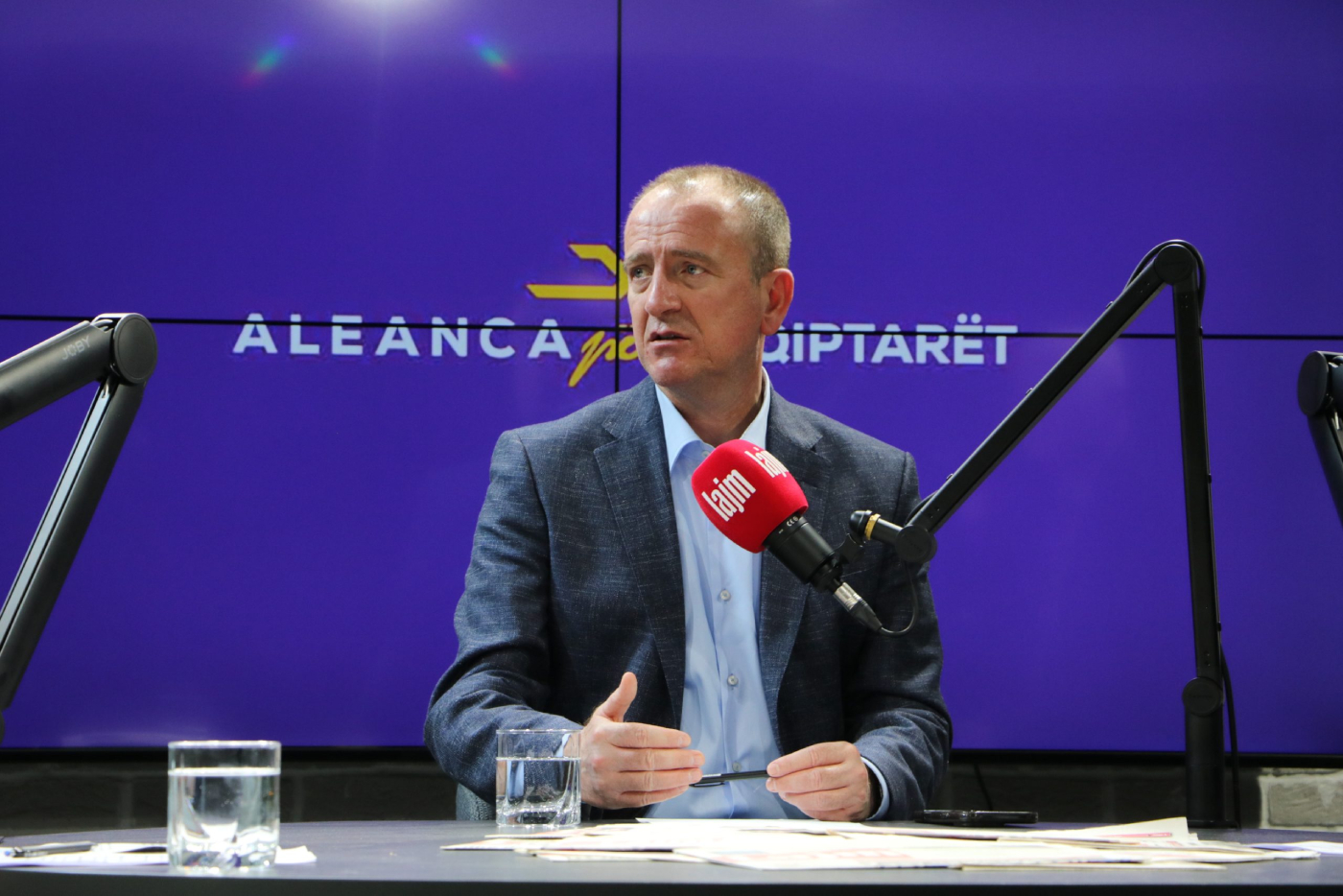 Taravari  VLEN është e pamundur që të bashkohet  vetëm Mickoski mund t i bëj bashkë