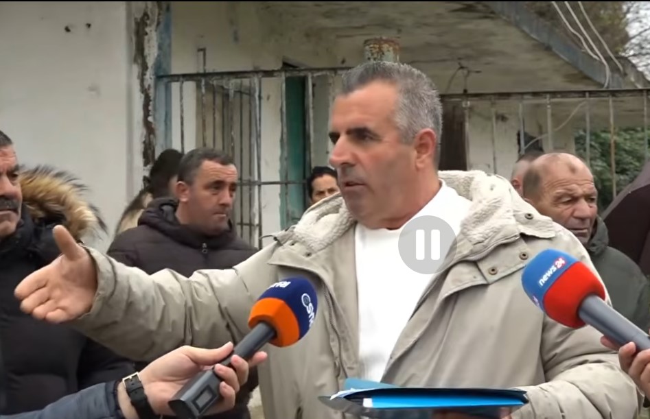 Banorët e ‘Kodër Babrrusë’ në protestë kundër kompanisë “KAYO”: Si mund të bësh prodhim armësh këtu?! Na i marrin pronat dhe ja japin Ardi Veliut që është në SPAK