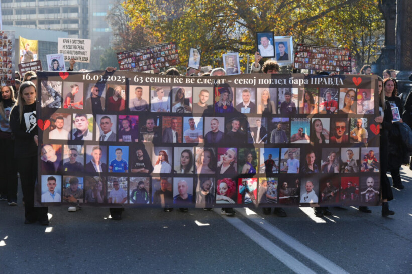 Familjarët e viktimave të Koçanit marshuan sërish duke kërkuar drejtësi