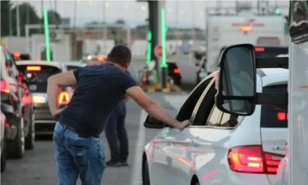 Bllokimi i rrugëve në Serbi: Çfarë duhet të dini për udhëtimet tuaja