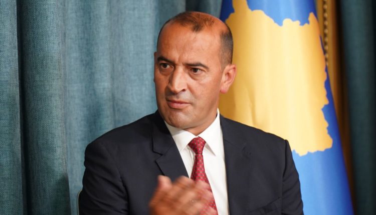 Daut Haradinaj niset në protestën e Shkupit