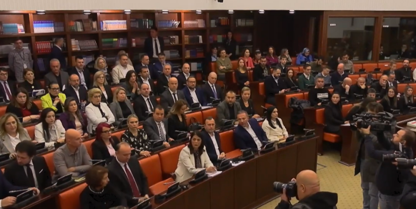 (VIDEO) Nis seanca e parë e Komisionit Anketues për tragjedinë e Koçanit