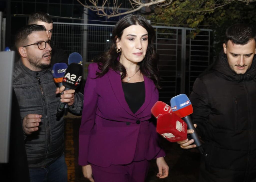 SPAK lëshon urdhër arrest për drejtoreshën e AKSHI-t, Mirlinda Karçanaj dhe biznesmenin Ermal Beqiri