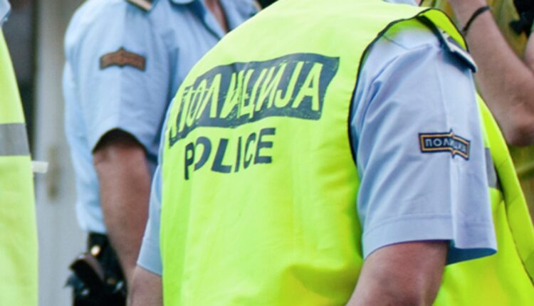 Tetovë   Tre persona arrestohen me substancë të dyshuar narkotike