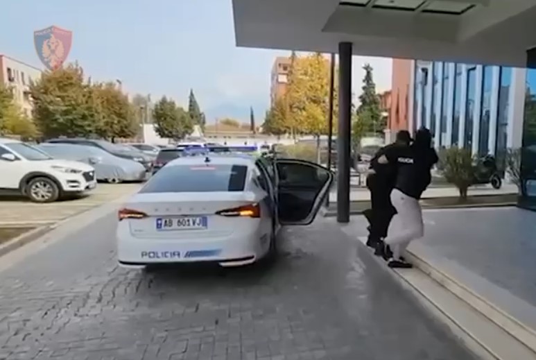 EMRAT/ E dhunuan dhe i grabitën lekët, policia zbardh ngjarjen, arrestohet njëri nga autorët, dy të tjerë në kërkim