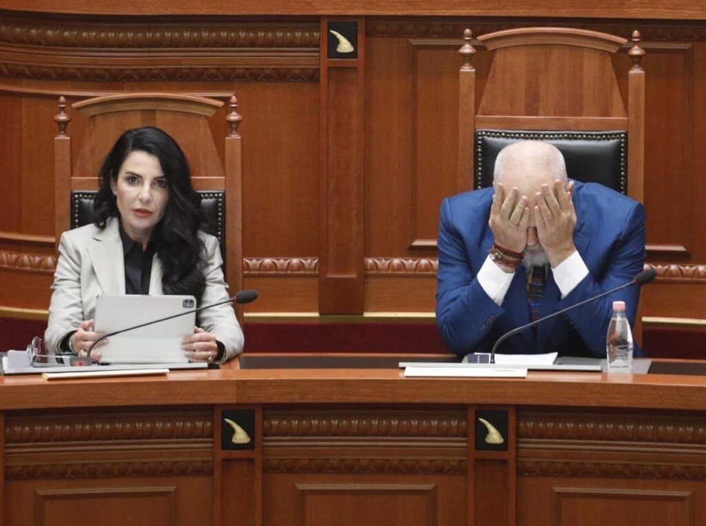 Media në SHBA: Departamenti Amerikan i Shtetit hesht teksa Shqipëria rikthen në detyrë zv.kryeministren e akuzuar për korrupsion