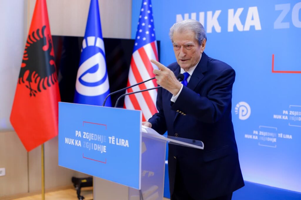 Kampusi i Kolegjit Evropian, Berisha: Skandal, vjedhje e miliona eurove! Kanë fryrë për interesa korruptive koston e jetesës për studentët! Bursat, të përcaktuara