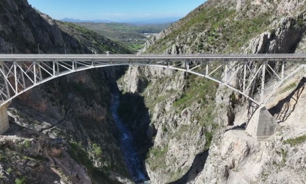 Nipi i Nehat Kullës hidhet nga ura 160 metër e lartë  Gjendet trupi i pajetë i 40 vjeçarit