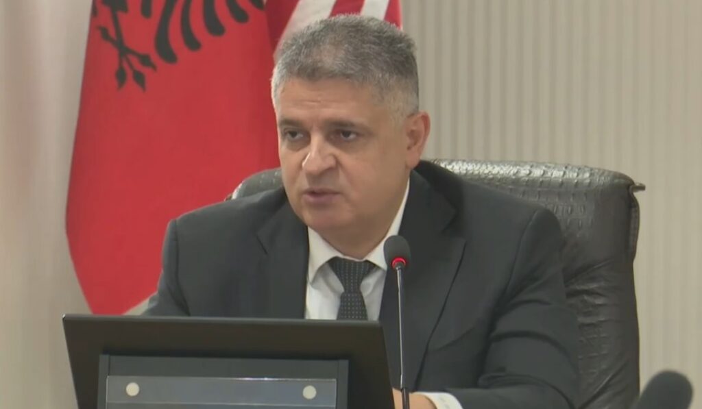 “Si do kujdeseni për të mos cenuar pavarësinë nëse unë ju vij në zyrë dhe…”- Anëtarja e KLP provokon Adnan Xholin! Prokurori: Do të sajdis me një kafe, në SPAK e bëjnë të mirë, u pëlqen të gjithëve