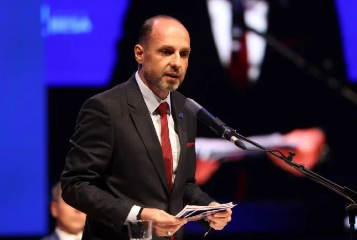 Zeqirija Ibrahimi jep dorëheqje nga posti i kryetarit të Alternativës