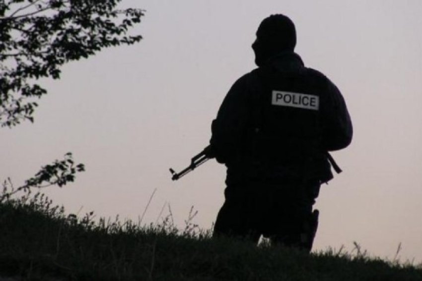 Shtetasi i Maqedonisë e kalon kufirin ilegalisht në  Bllacë   kapet me armë zjarri në Kosovë