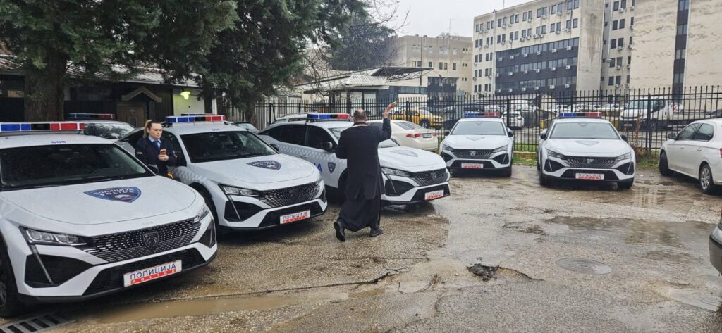 BDI kërkon sqarime urgjente për ritualet fetare mbi automjete zyrtare policore