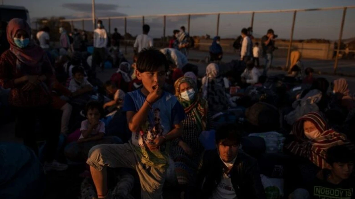 Policia ndalon dy të mitur  transportonin emigrantë të ardhur nga Egjipti në hyrje të Gjevgjelisë