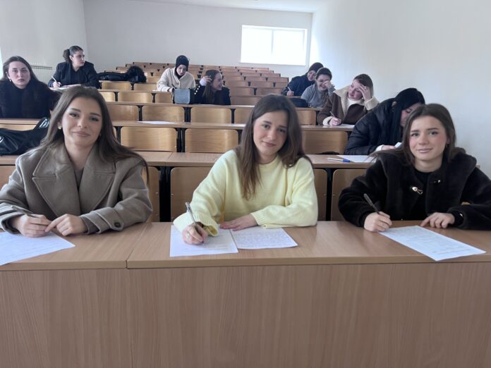 Tre motra  një ëndërr  Trinjaket Xhemaili nga Kumanova mes studimeve dhe punës