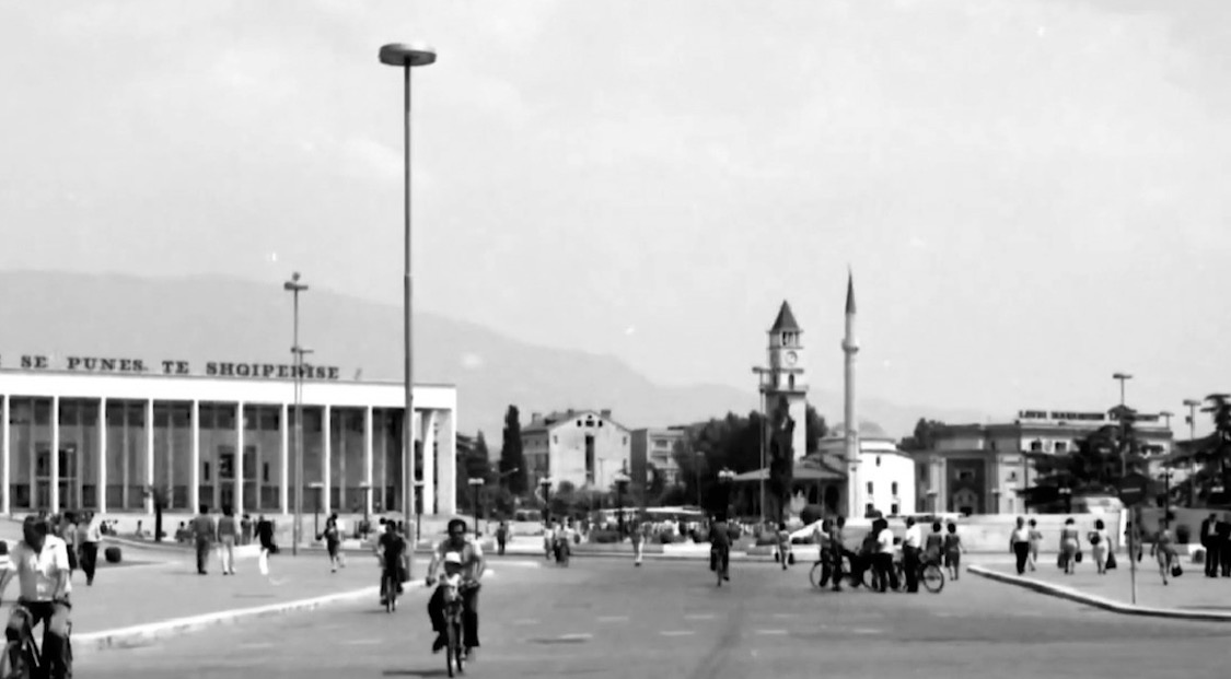 Rihapja e xhamisë së Et hem Beut 35 vite më parë  fund zyrtar i ateizmit komunist dhe ngadhënjim i fjalës së Zotit