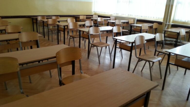 Gripi zbraz bankat shkollore, mungesa të shumta të nxënësve