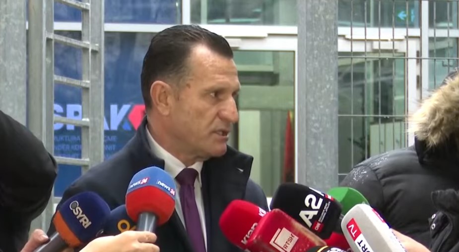 “Tensione mes Ilir Metës dhe Sotir Kllapit”- Seanca në GJKKO për ish presidentin, avokati Cakrani: Prokurori relatoi gabim, dy akuzat që kërkojmë të pushohen! Të tjerat i mori përsipër ish-bashkëshortja
