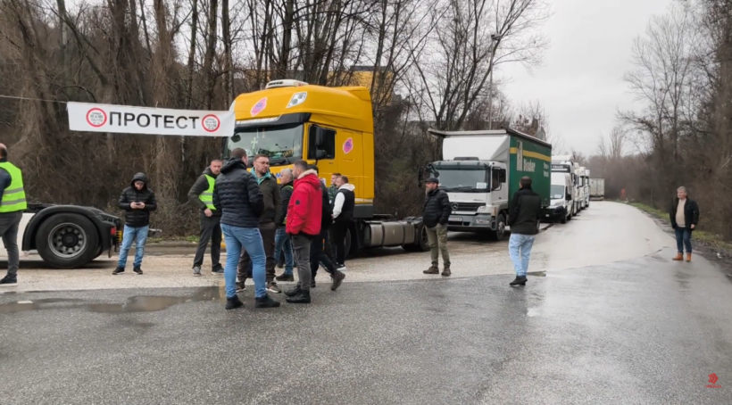 (VIDEO) Qëndrimi në Zonën e Shengenit, transportuesit rajonalë bllokojnë kufijtë