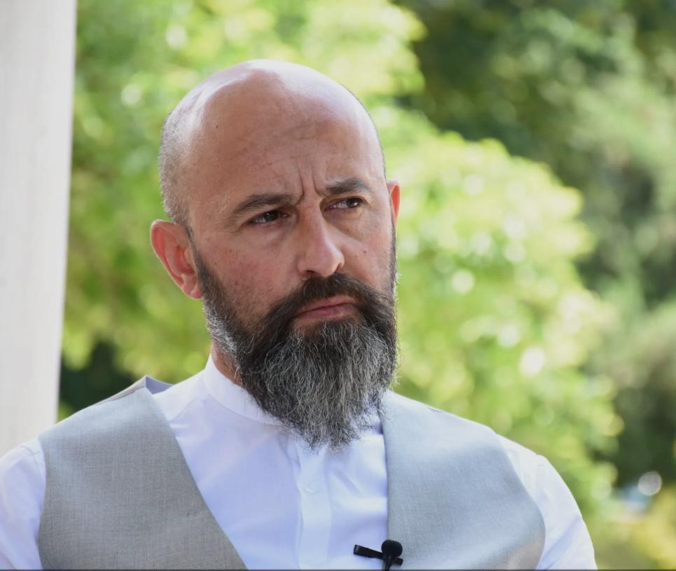 Arkitektura e tradhtisë: Kur e vërteta deformohet nga mendja