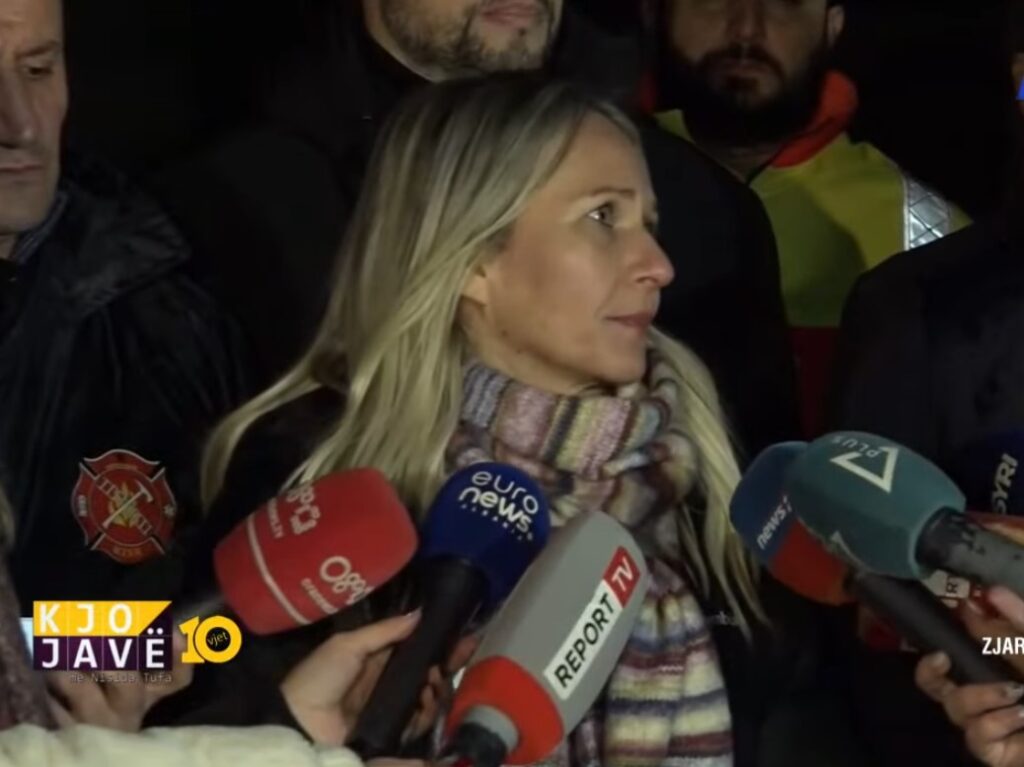Zjarri te tregu i “5 majit”, Anuela Ristani: Nuk ka rrezik për shpërhapjen e flakëve në qendrat e banuara! Kapanoni i parë u dogj i gjithi
