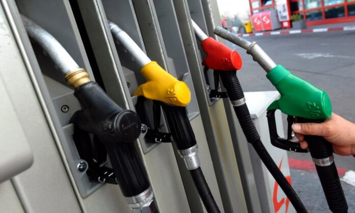 Benzina dhe vaji për amvisëri shtrenjtohen për gjysmë denari