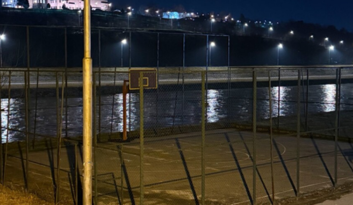 Qyteti i Shkupit do të bëjë rikonstruksionin e fushave sportive në bregun e lumit Vardar