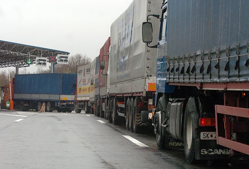 Nga e hëna bllokadë për trafikun e mallrave nëpër pikat kufitare në Maqedoninë e Veriut