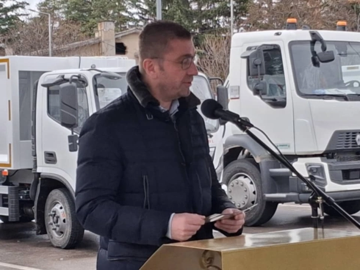 Mickoski: Ecim drejt menaxhimit modern, të qëndrueshëm dhe evropian me mbeturinat