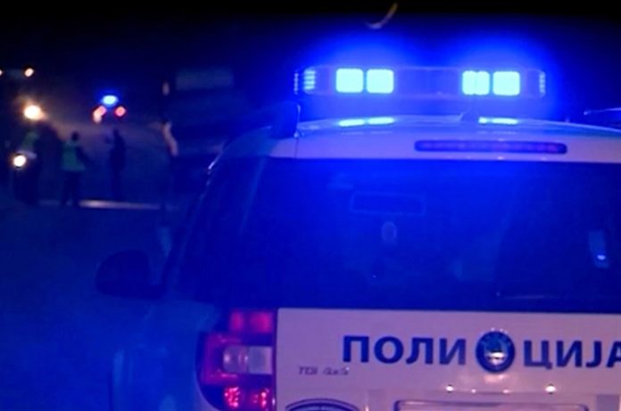 Një banor i Kumanovës goditi një oficer policie me një veturë dhe vazhdoi të ngiste makinën, pati edhe të shtëna me armë
