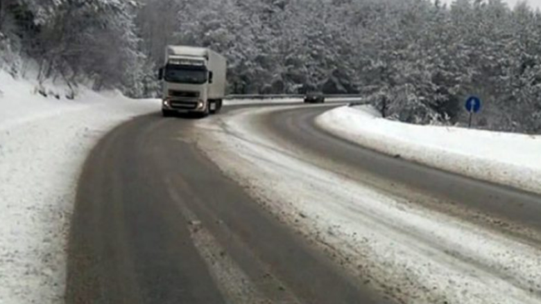 Hiqet ndalimi për kamionë në rrugën Gostivar – Kërçovë nëpërmjet Strazhës