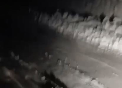 FOTO/ Bora bllokon rrugën e Thethit, varg i gjatë automjetesh! Drejtuesit e mjeteve ankohen për mungesën e borëpastrueseve