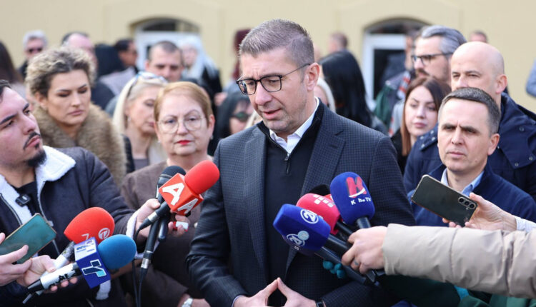 Mickoski  Është lëshuar në përdorim gjimnazi i rikonstruktuar i Tetovës  Kiril Pejçinoviq   vazhdojmë të investojmë në arsim