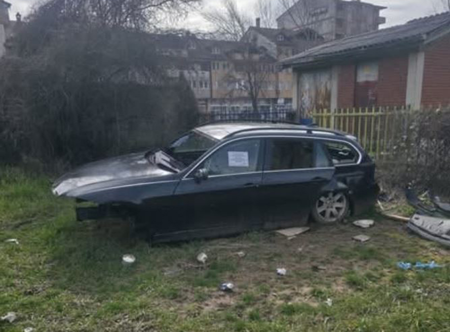 Automjetet e braktisura largohen nga rrugët e Tetovës